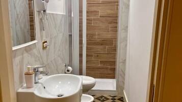 Habitación triple clásica | Baño