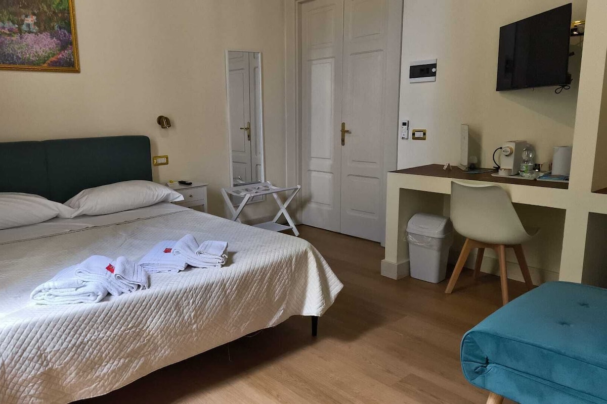 Superior Room, Private Bathroom, Courtyard View | WiFi (free)