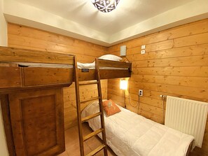 Room - Charming apartment - 4 guests, forest view (Méribel)
