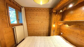 2 室のベッドルーム、WiFi (無料)