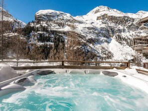 Outdoor spa tub - Chic chalet, panoramic view - 15 guests (Tignes)