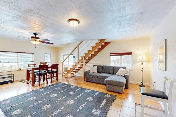 High-altitude Cottage Perched 1,700 Feet Above City - Alaska