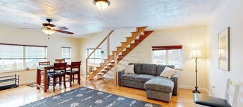 High-altitude Cottage Perched 1,700 Feet Above City