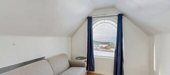 城市上方1700英尺高海拔小屋
