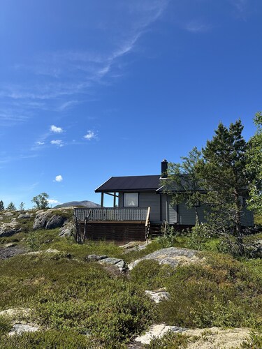 Bergtussa-secluded off-grid cabin in Lødingen