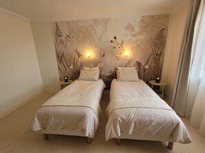 Iron/ironing board, travel crib, WiFi (free)