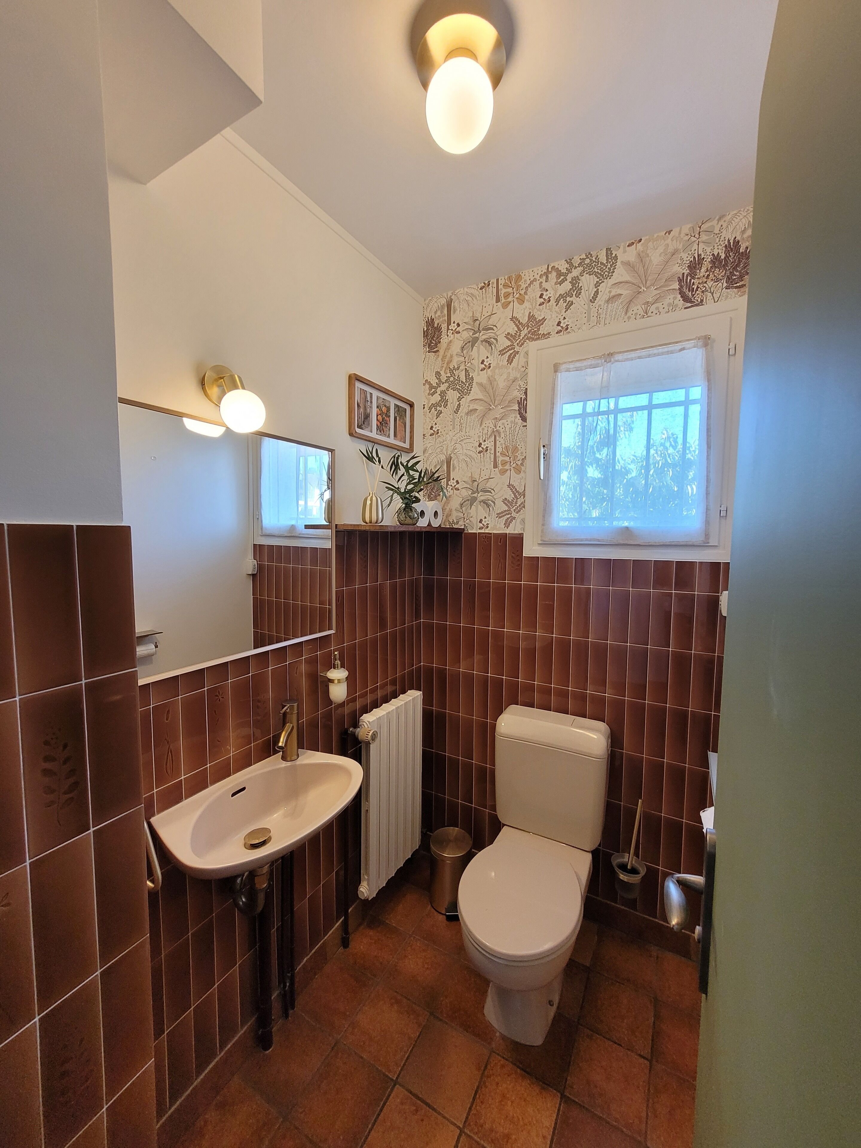 Sèche-cheveux, bidet, serviettes fournies, papier toilette