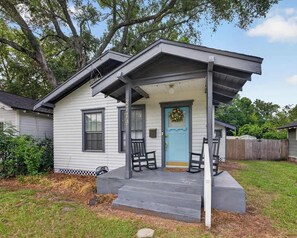 A single-story house with a porch, a blue door, and a number '9' sign. - The Dellwood Cottage - Near Local Shops & Eats (Jacksonville)