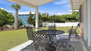 Outdoor dining - Coral Cay - Oceanside home (Emerald Isle)
