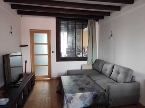 Living area - Vrbo Property (Vitry-sur-Seine)