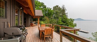 Bottle Bay Lakefront Lodge | Dock & Game Room