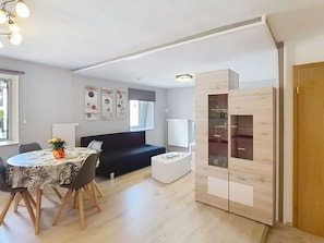 Interior - Cosy apartment for 5 people with TV, terrace and pets allowed (Freundorf)