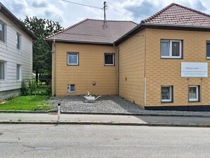 Exterior - Cosy apartment for 5 people with TV, terrace and pets allowed (Freundorf)