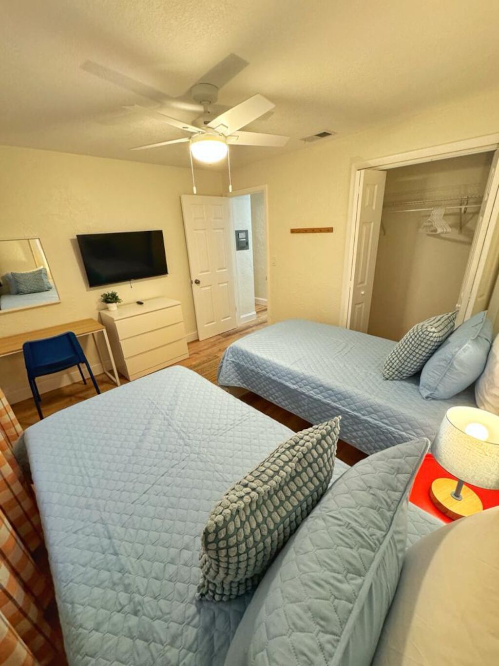 Iron/ironing board, WiFi (free), bed sheets