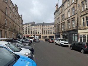 Parking - Modern City Centre Apartment in Central Edinburgh (Edinburgh)