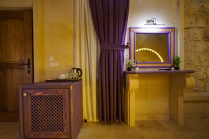 Deluxe Room, Mountain View | Interior - Uçhisar Palace in Cappadocia Hotel (Nevsehir)