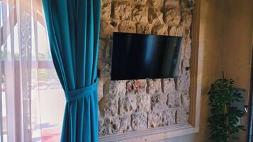 Deluxe Room, City View | Interior