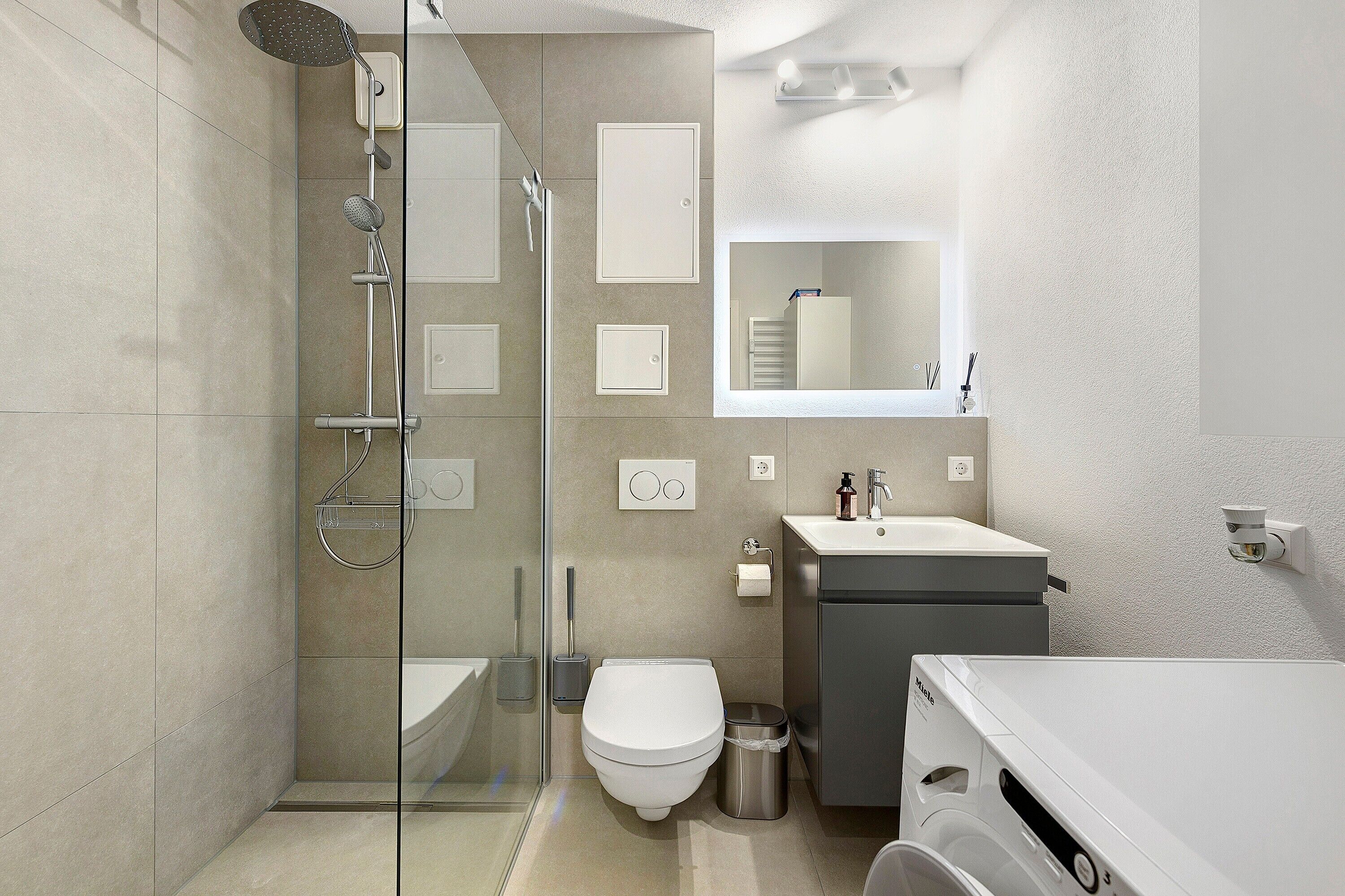 Shower, towels