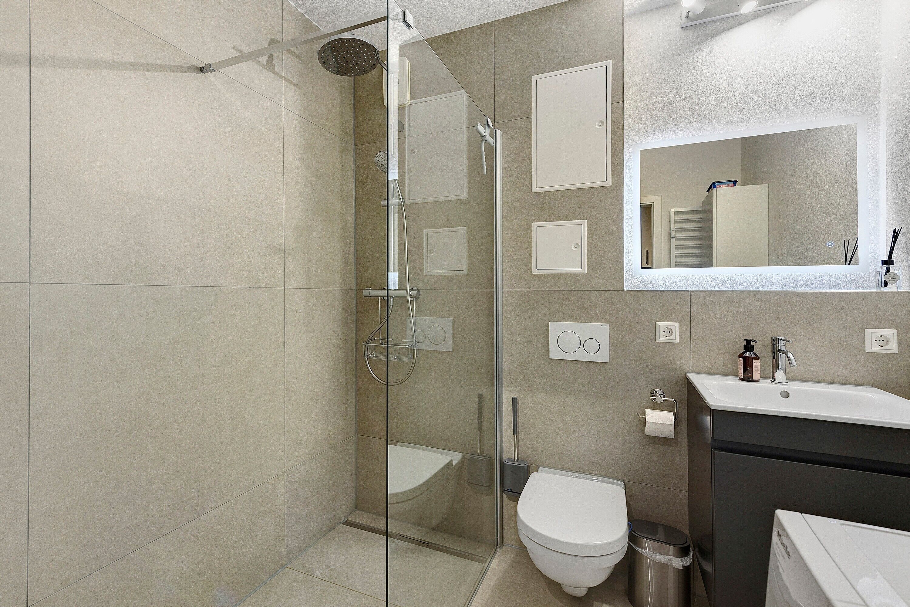 Shower, towels