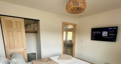 Gichi Gami Suites - Waabanong-Experience Comfort with an Anishinaabe Touch