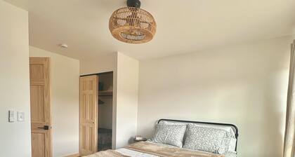 Gichi Gami Suites - Waabanong-Experience Comfort with an Anishinaabe Touch