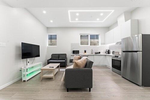 BRAND New Apartment 2 Bedroom, 3 Beds
1 Buss room