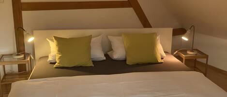 Iron/ironing board, WiFi, bed sheets
