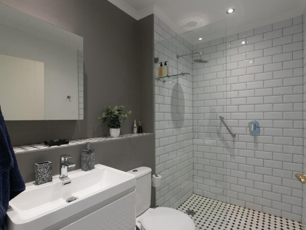 Appartement Confort, balcon, vue marina | Salle de bain