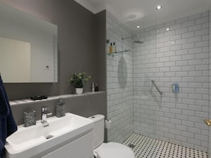 Apartamento Confort, balcón, vistas al puerto deportivo | Baño