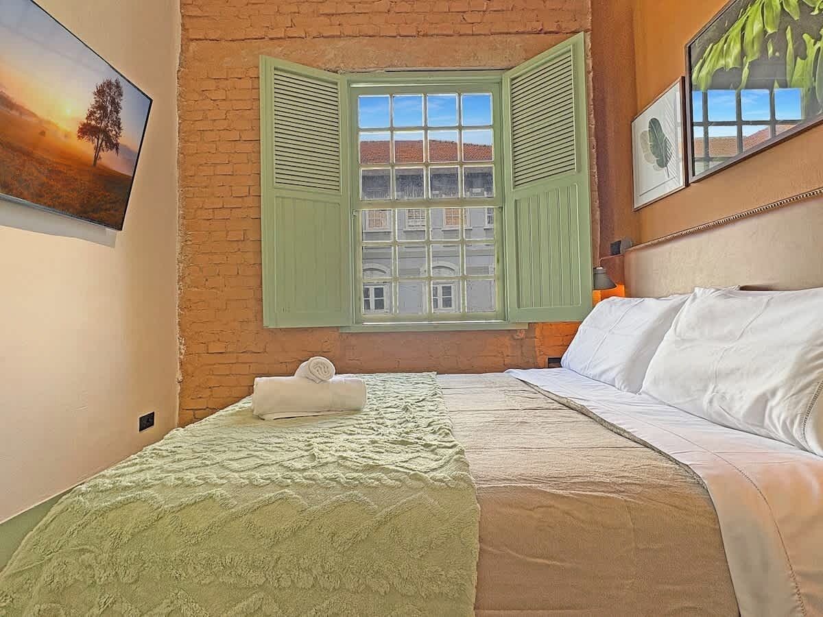 2 quartos, ferros/tábuas de passar roupa, Wi-Fi, roupa de cama