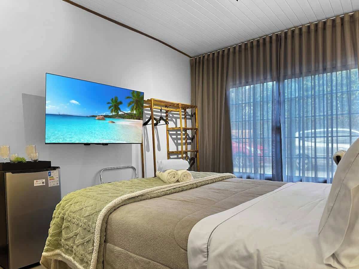 Ferros/tábuas de passar roupa, Wi-Fi, roupa de cama