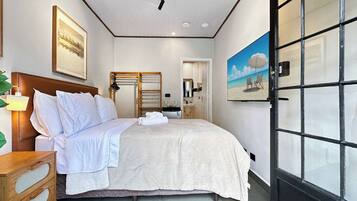 Iron/ironing board, WiFi, bed sheets