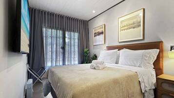Iron/ironing board, WiFi, bed sheets