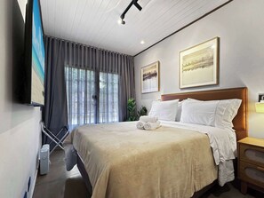 Tabla de planchar con plancha, wifi y ropa de cama 