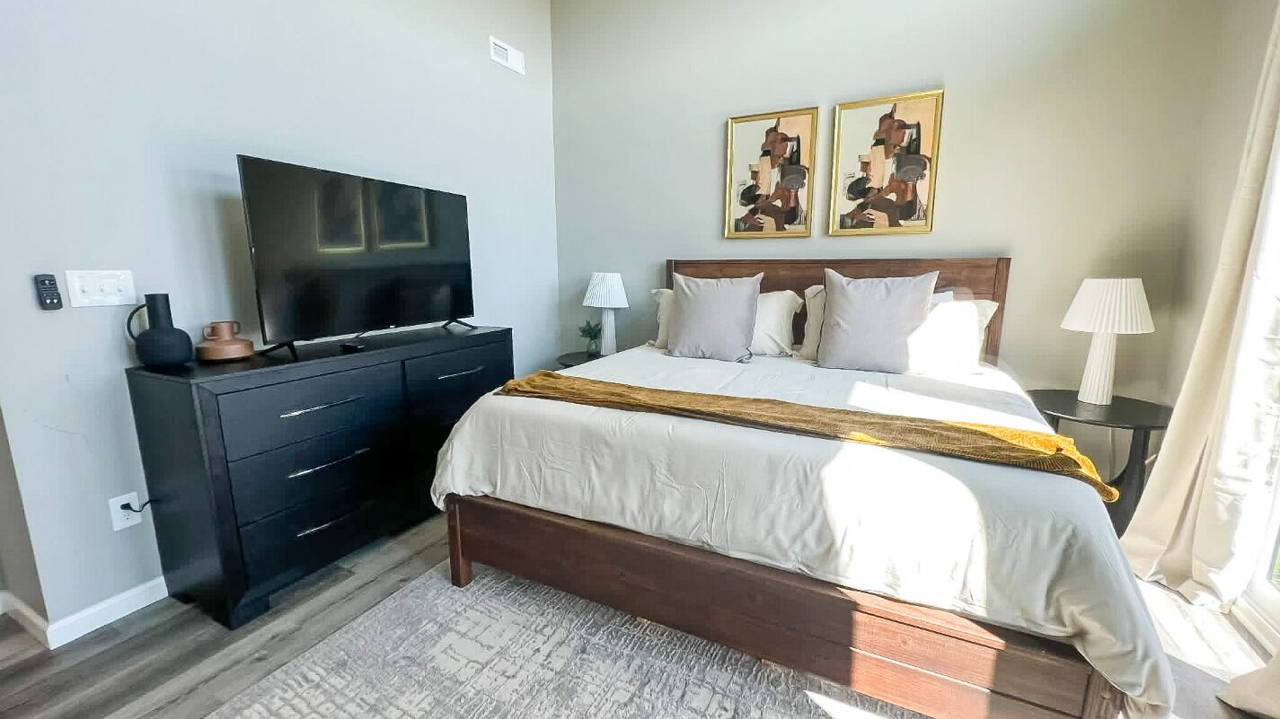 Desk, travel crib, WiFi (free), bed sheets