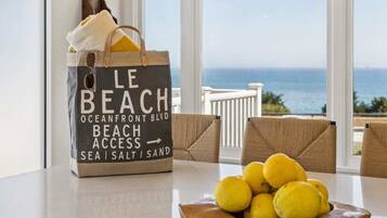 A table with a bag labeled 'LE BEACH' and a bowl of lemons.