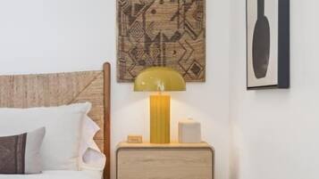 Iron/ironing board, Internet, bed sheets