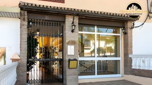 Unclassified image, 4 of 27, button - Studio Apartment 'El Oasis Torremolinos' with Mountain View, Wi-Fi and Air Conditioning (Torremolinos)