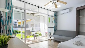 Unclassified image, 3 of 27, button - Studio Apartment 'El Oasis Torremolinos' with Mountain View, Wi-Fi and Air Conditioning (Torremolinos)