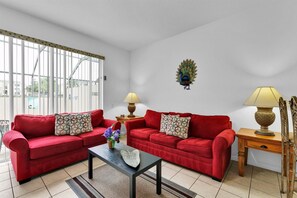 Living area - Last Minute Disney Getaway! Townhouse with Private Pool. Book Now! #107933 (Orlando)