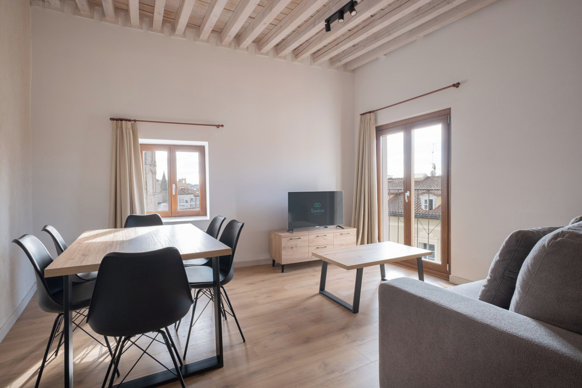 Apartment (Vista Catedral) | Living area | 40-inch flat-screen TV with digital channels