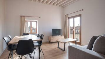 Apartment (Vista Catedral) | Living area | 40-inch flat-screen TV with digital channels