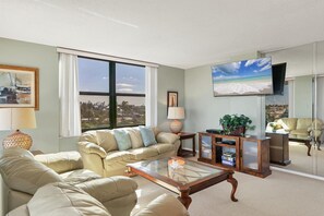Living area - Siesta Key 240 - Two Bedroom Apartment, Sleeps 4 (Siesta Key)