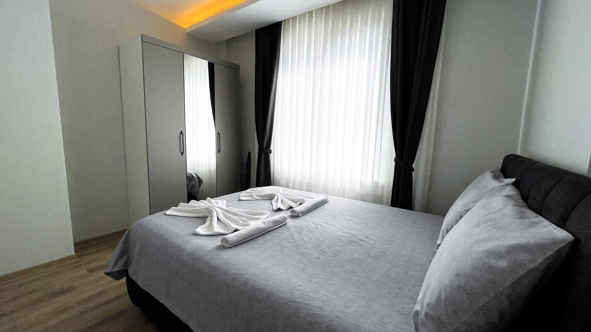 Laptop workspace, iron/ironing board, free WiFi