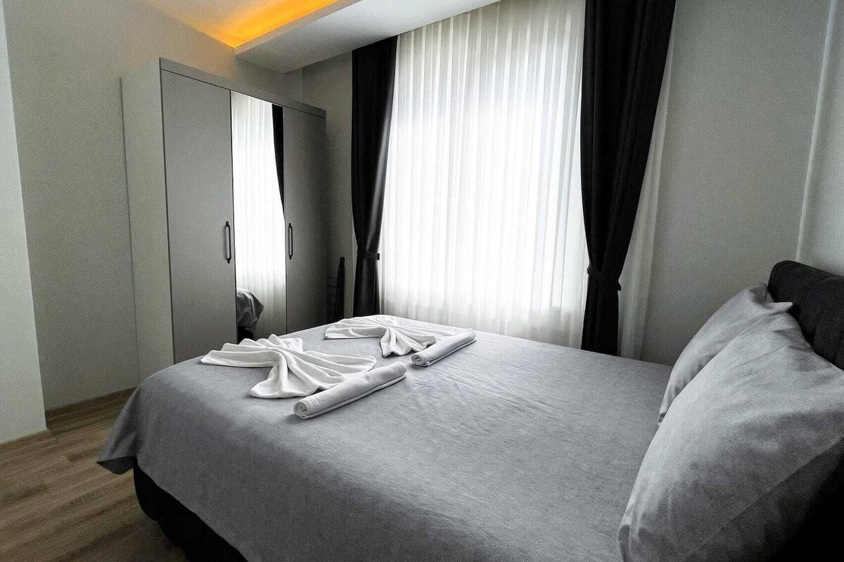 Familienapartment, 1 Schlafzimmer, Kochnische, Stadtblick | Laptopgeeigneter Arbeitsplatz, Bügeleisen/Bügelbrett, kostenloses WLAN