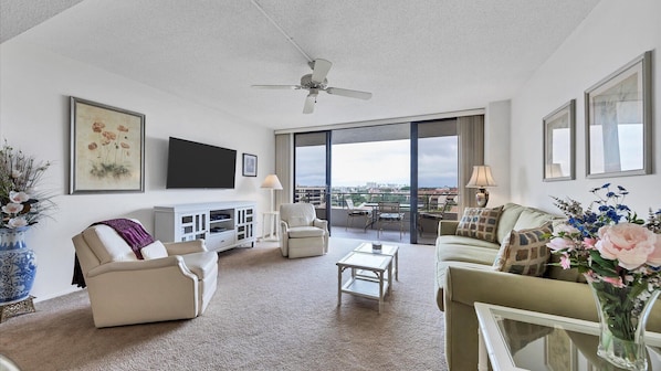 Living area - Siesta Key 237 - Two Bedroom Apartment, Sleeps 6 (Siesta Key)