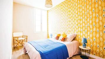 Iron/ironing board, WiFi, bed sheets