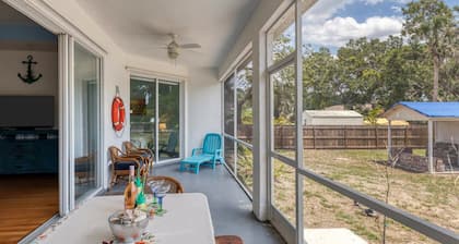 Sarasota 22 - Three Bedroom Villa, Sleeps 6