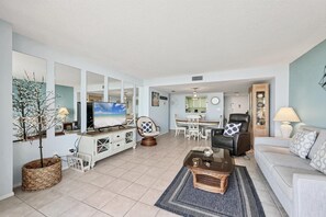 Living area - Siesta Key 171 - Two Bedroom Apartment, Sleeps 6 (Siesta Key)