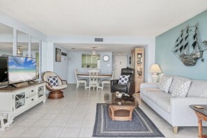 Living area - Siesta Key 171 - Two Bedroom Apartment, Sleeps 6 (Siesta Key)